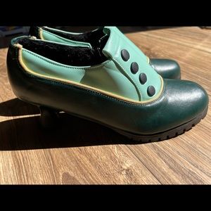 Fluevog style clogs great condition